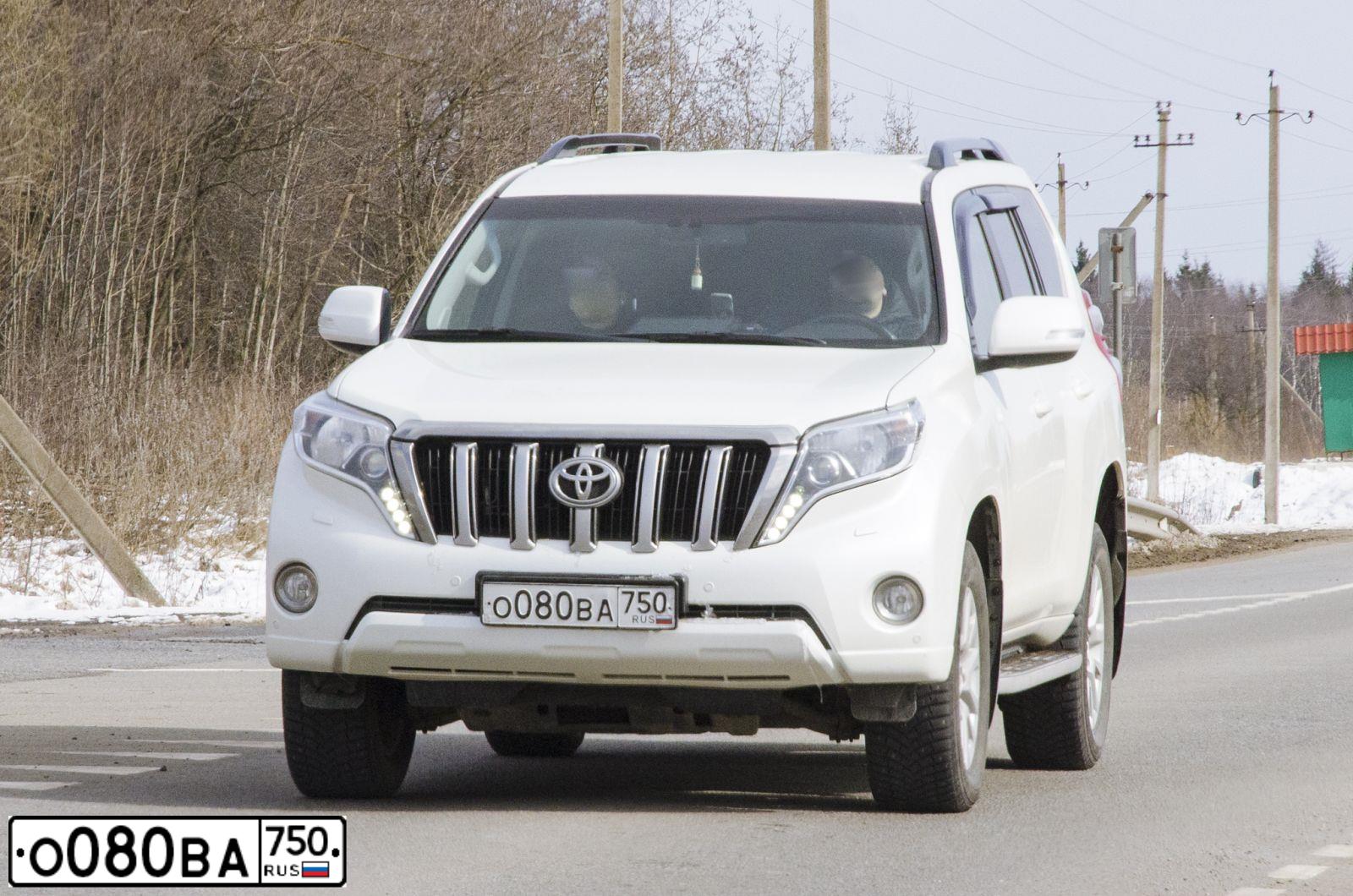Фото автомобиля HYUNDAI I SANTA FE, 2011 — госномер О080ВА750. Цвет: ЧЕРНЫЙ