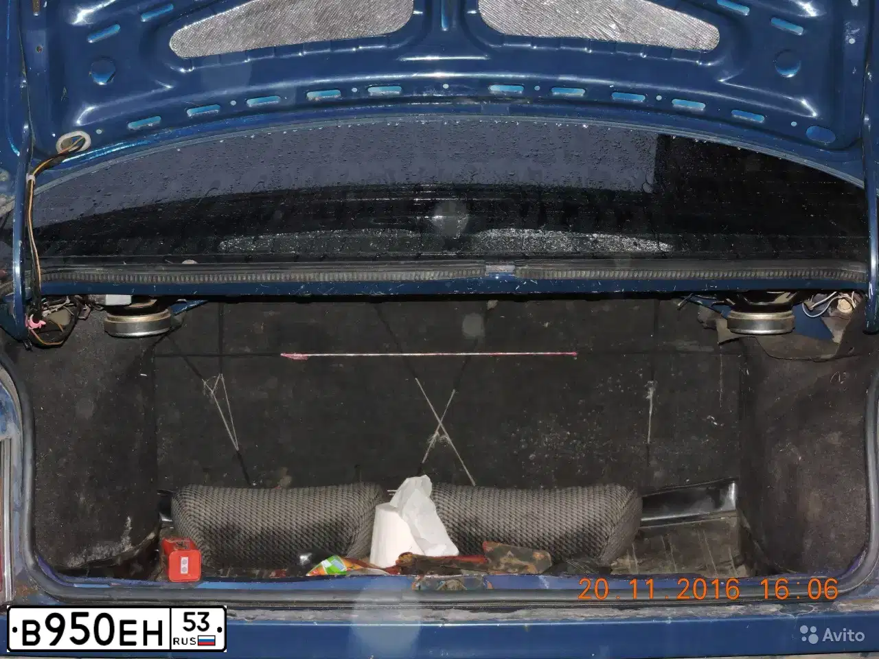 Фото автомобиля VOLKSWAGEN PASSAT, 1988 — госномер В950ЕН53. Цвет: СИНИЙ