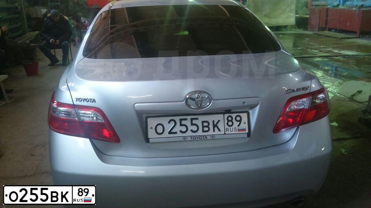 Фото автомобиля TOYOTA CAMRY, 2007 — госномер О255ВК89. Цвет: Серебристый