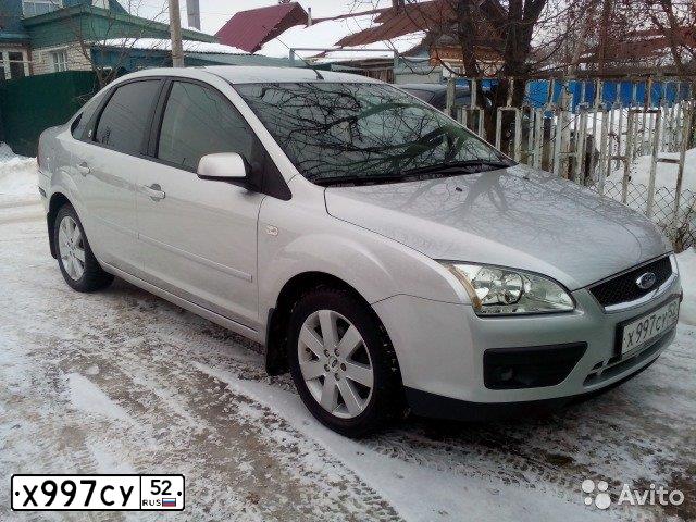 Фото автомобиля FORD FOCUS, 2005 — госномер В411ТР76. Цвет: СЕРЫЙ