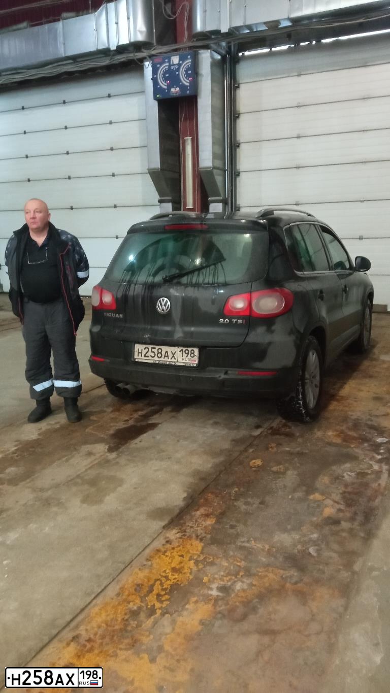 Фото автомобиля VOLKSWAGEN TIGUAN, 2008 — госномер К160ХС33. Цвет: ЧЕРНЫЙ