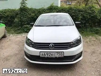 Фото автомобиля VOLKSWAGEN POLO, 2015 — госномер А692КС750. Цвет: БЕЛЫЙ