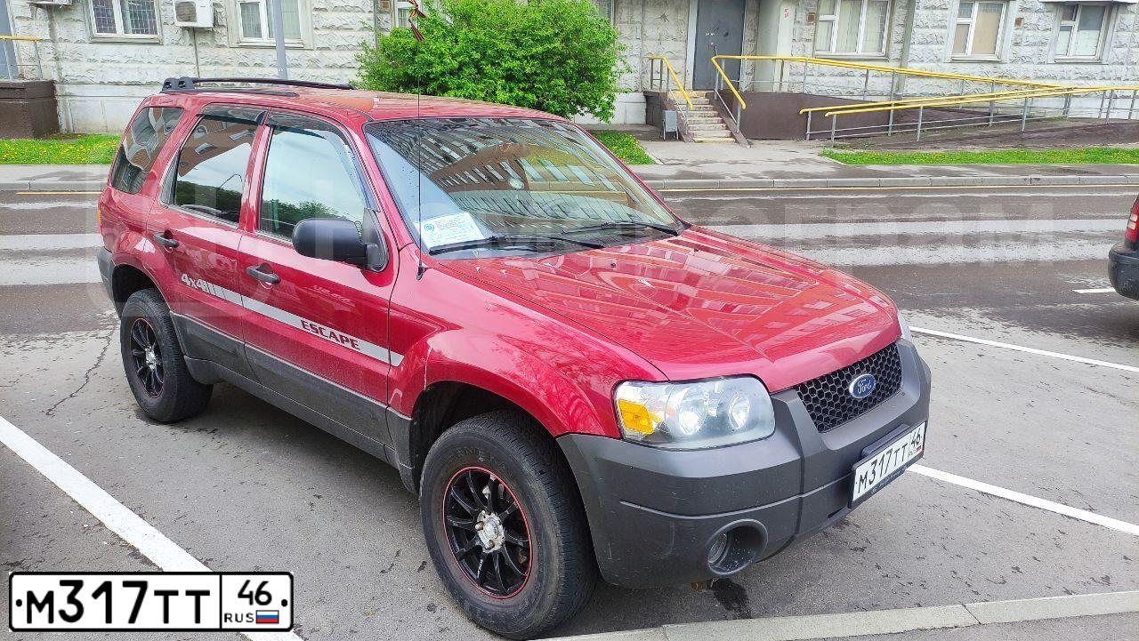 Фото автомобиля FORD ESCAPE, 2005 — госномер К268КН977. Цвет: Красный