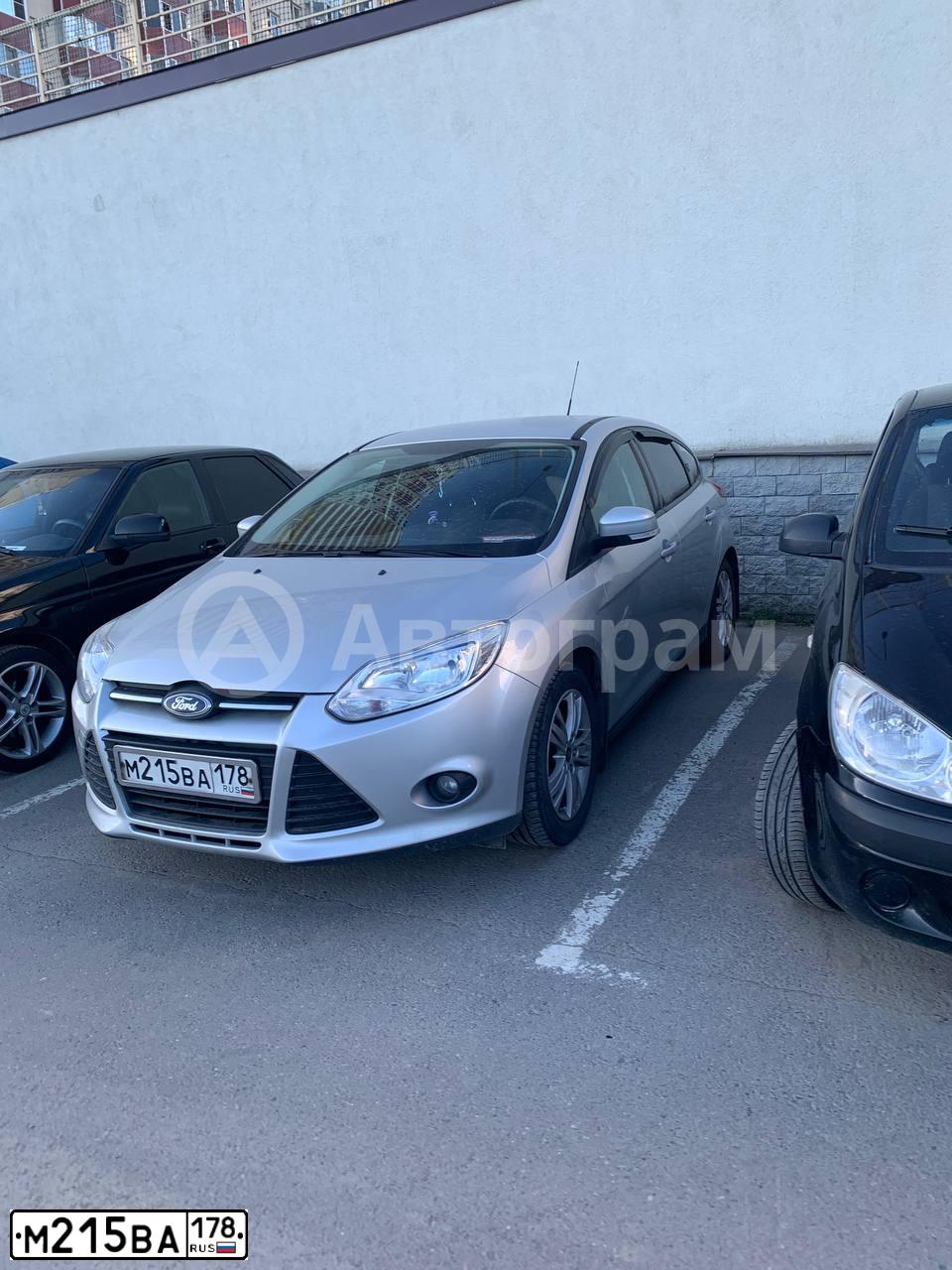 Фото автомобиля FORD FOCUS, 2012 — госномер М215ВА178. Цвет: СЕРЕБРИСТЫЙ