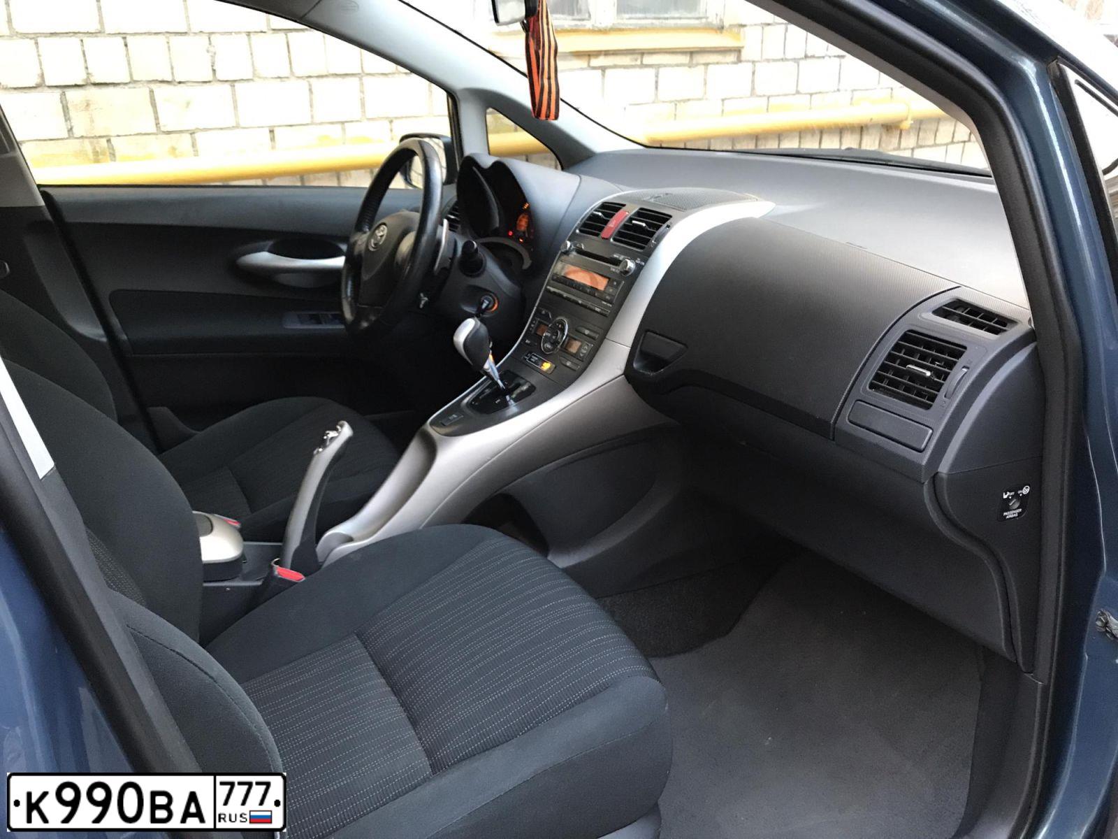 Фото автомобиля TOYOTA AURIS, 2007 — госномер К990ВА777. Цвет: ТЕМНО-СИНИЙ