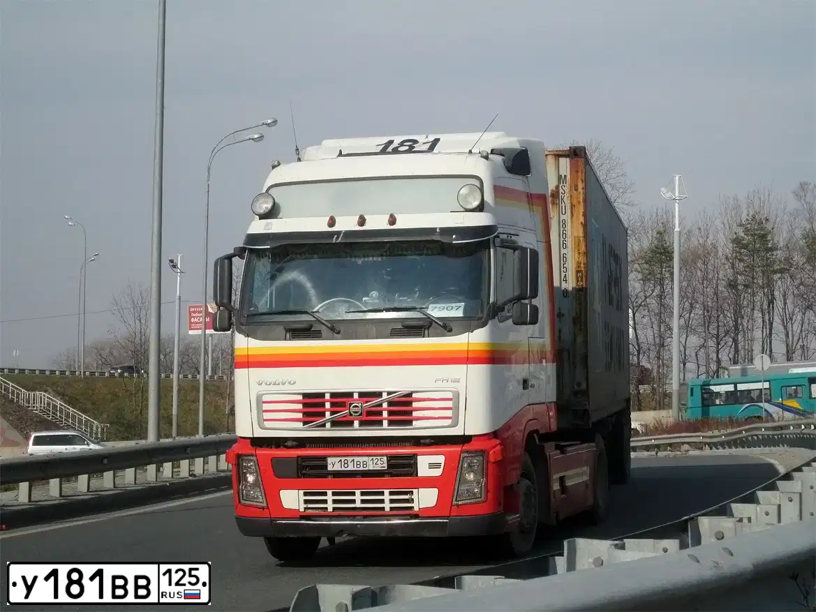 Фото автомобиля VOLVO SERIE FH /4X2/, 2002 — госномер У388ТН193. Цвет: Белый