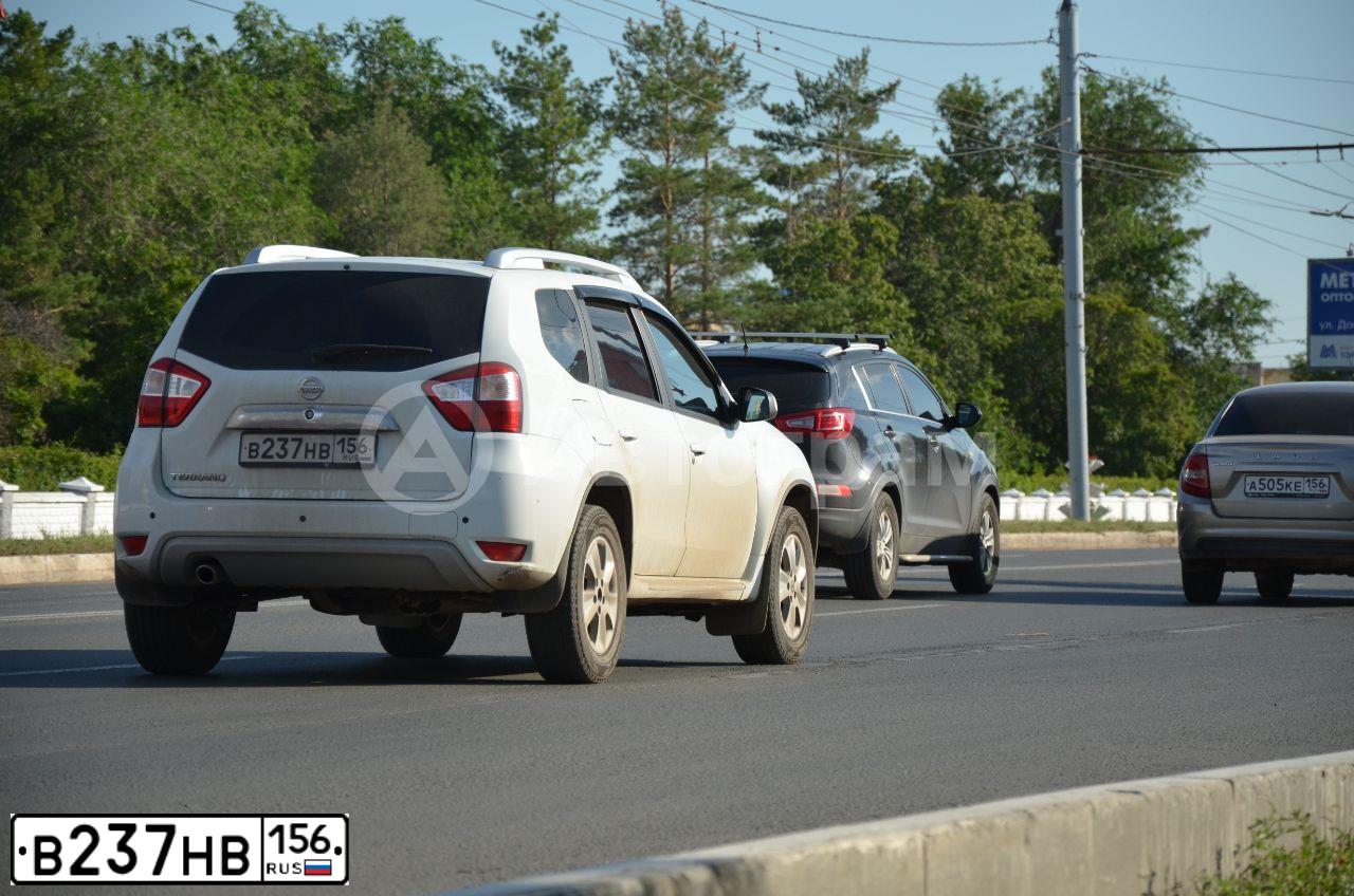 Фото автомобиля NISSAN TERRANO, 2018 — госномер В237НВ156. Цвет: Белый
