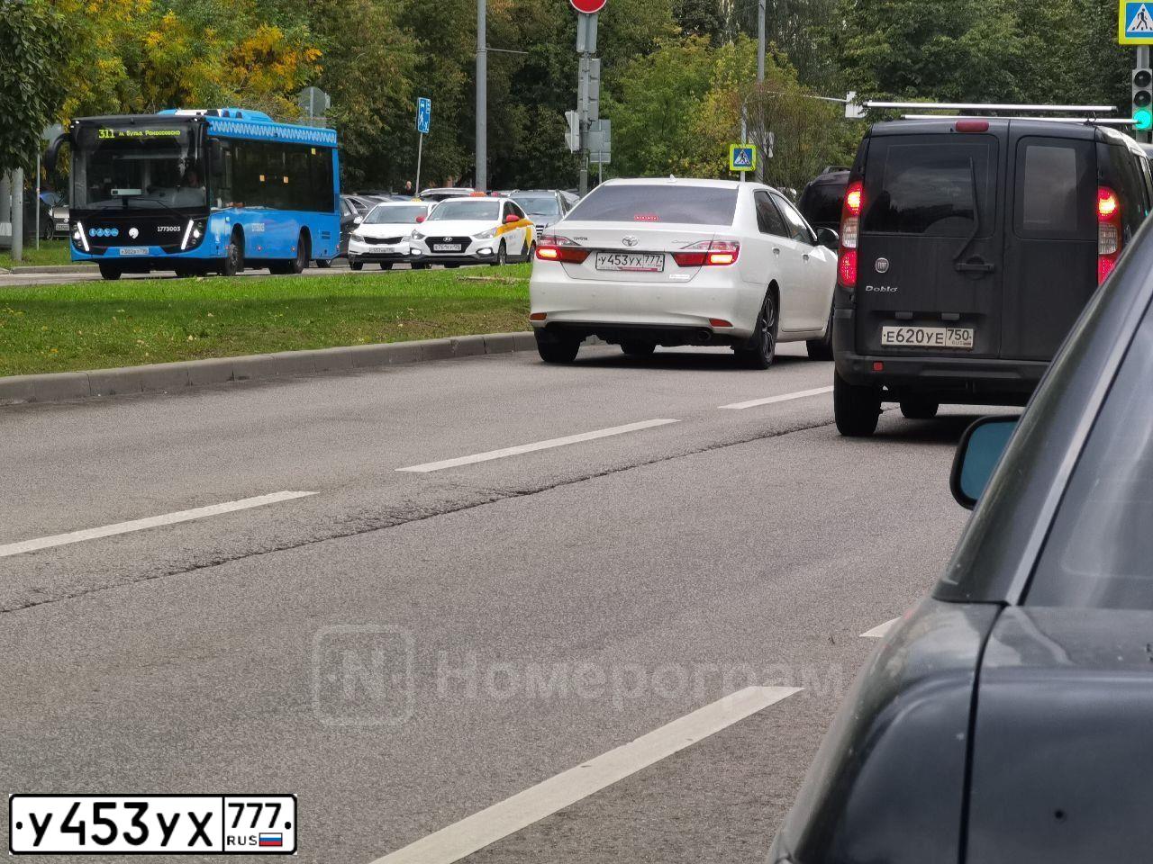 Фото автомобиля KIA RIO, 2009 — госномер Х115НЕ37. Цвет: Оранжевый