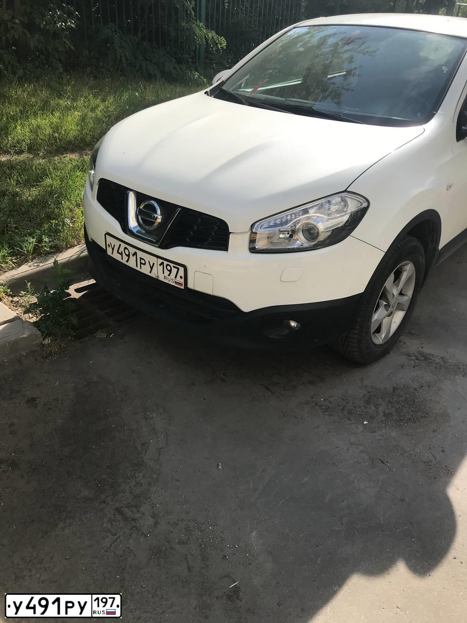 Фото автомобиля NISSAN QASHQAI, 2011 — госномер У491РУ197. Цвет: Белый