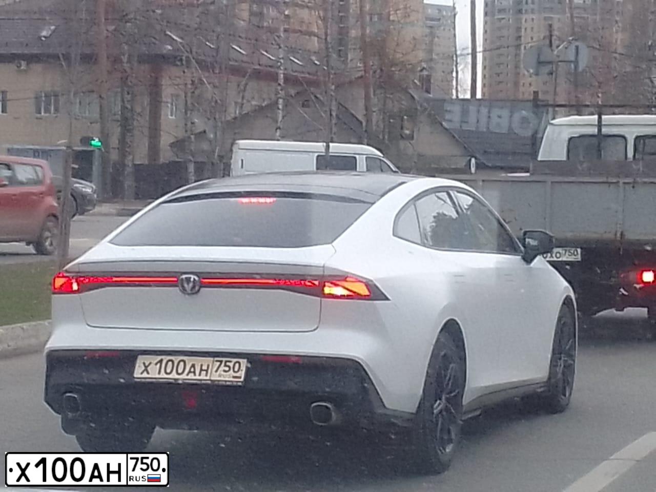 Фото автомобиля KIA SORENTO, 2016 — госномер Н009ЕС71. Цвет: ЧЕРНЫЙ