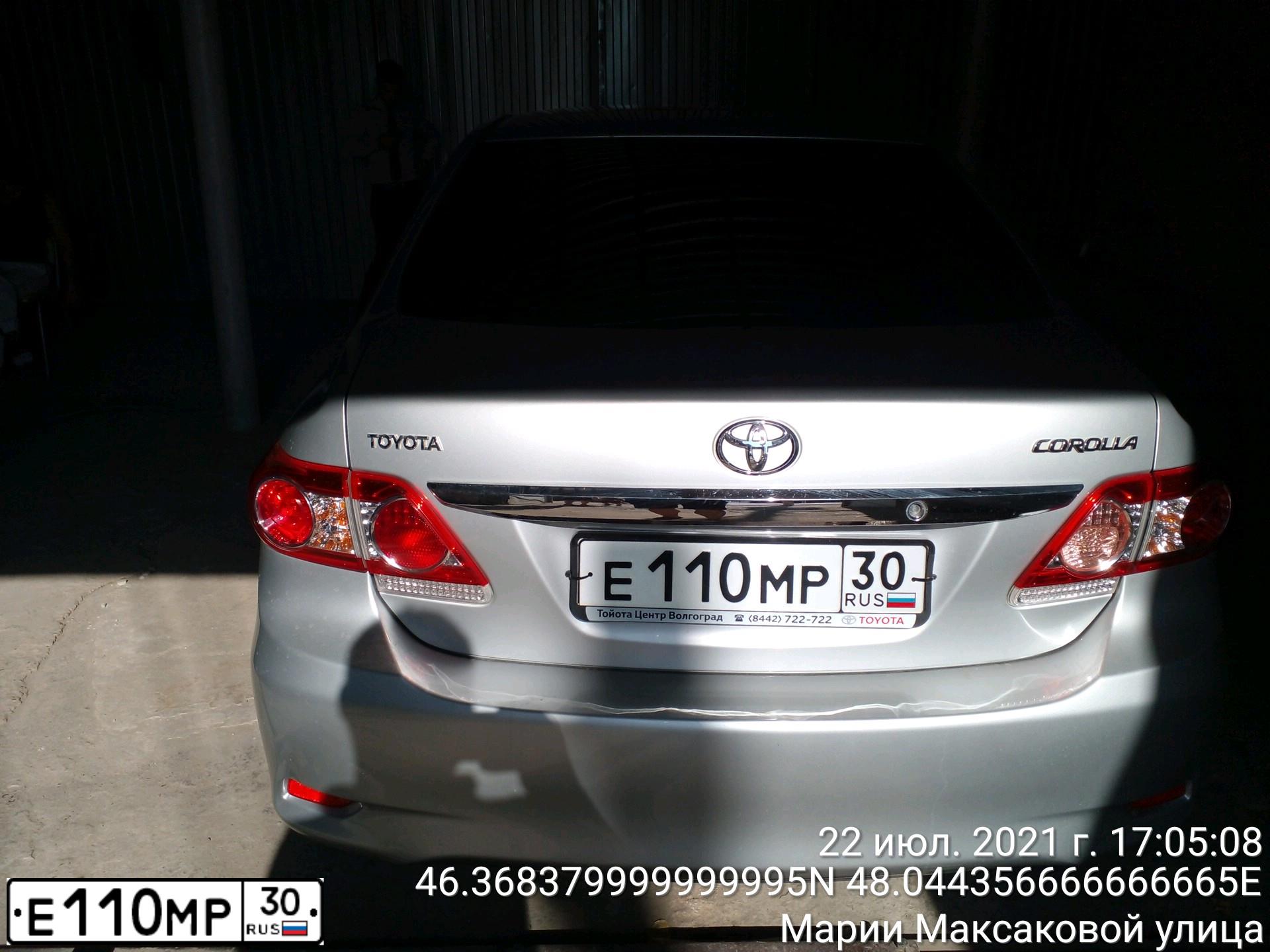 Фото автомобиля TOYOTA COROLLA, 2011 — госномер Е110МР30. Цвет: Серебристый
