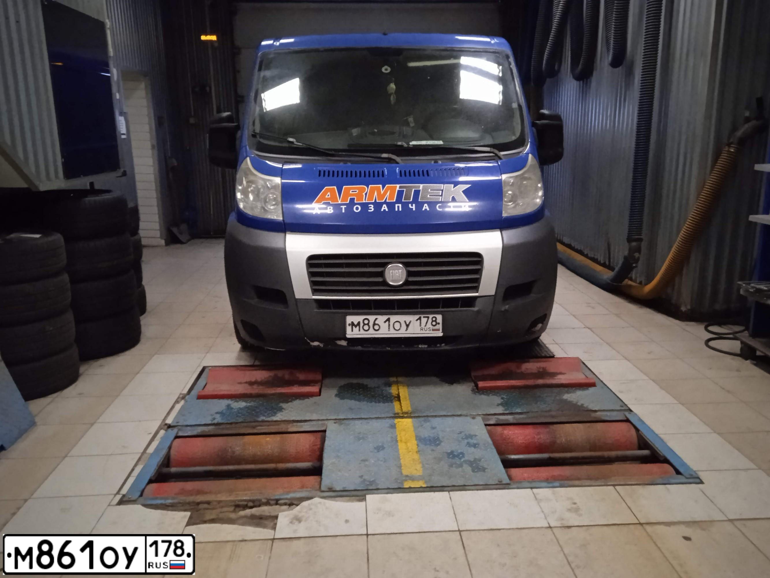 Фото автомобиля FIAT DUCATO, 2012 — госномер М861ОУ178. Цвет: синий