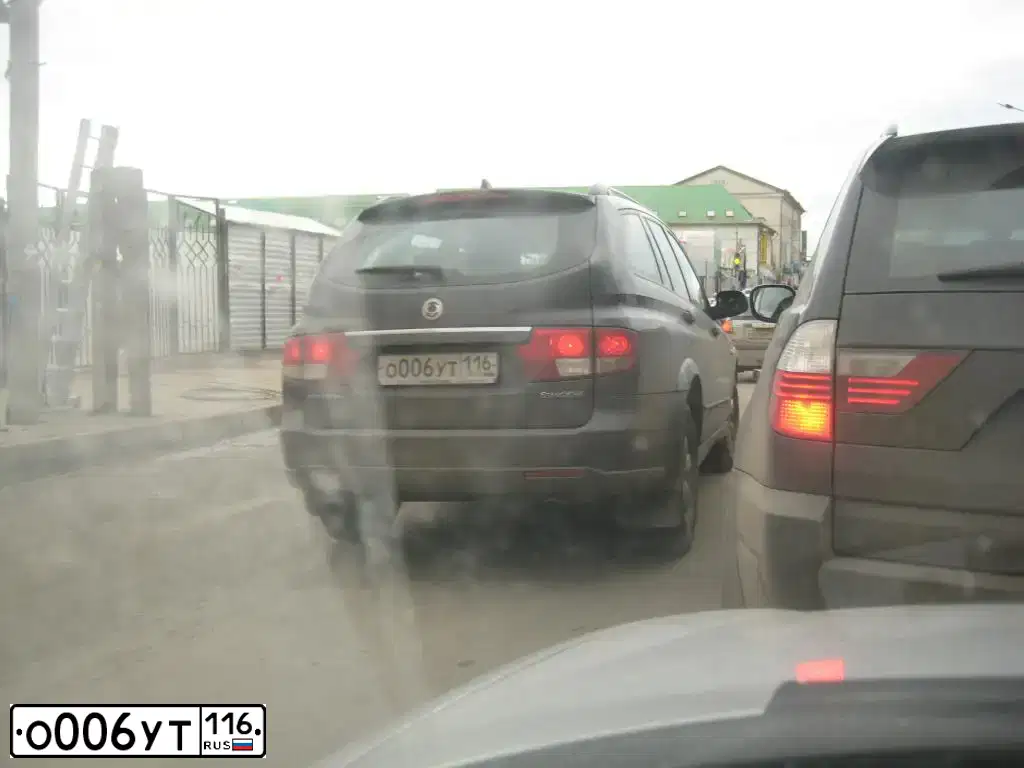 Фото автомобиля SSANGYONG KYRON, 2011 — госномер О006УТ116. Цвет: СЕРЫЙ