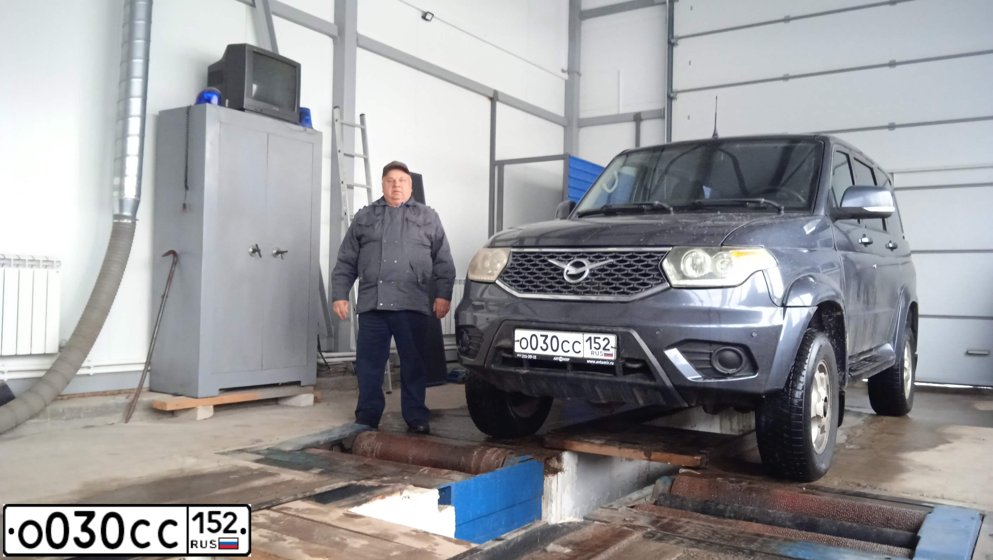 Фото автомобиля UAZ 3163 PATRIOT, 2017 — госномер О030СС152. Цвет: ТЕМНО-СЕРЫЙ МЕТАЛЛИК