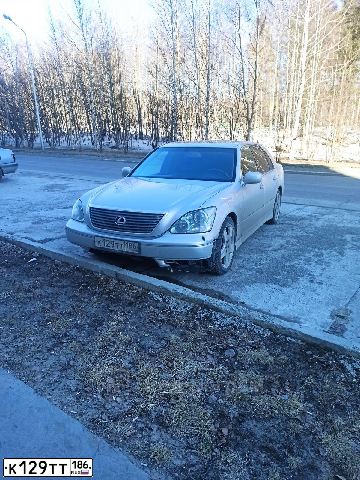 Фото автомобиля LEXUS LS, 2004 — госномер К129ТТ186. Цвет: Серебристый