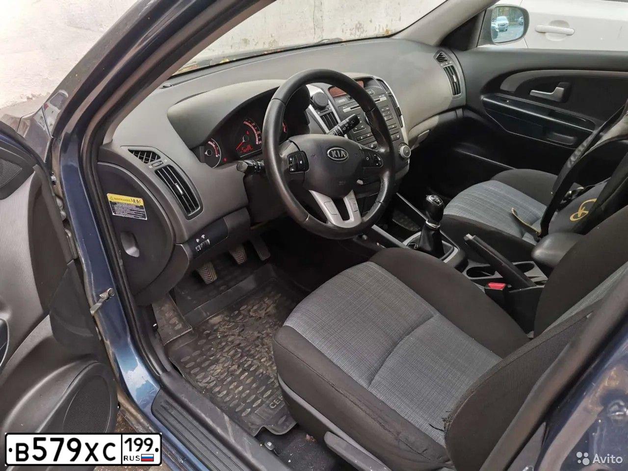 Фото автомобиля SKODA YETI, 2010 — госномер В579ХС199. Цвет: ТЕМНО-СИНИЙ