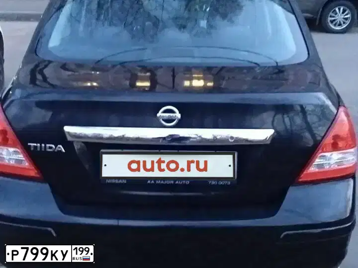 Фото автомобиля NISSAN TIIDA, 2008 — госномер Р799КУ199. Цвет: ЧЕРНЫЙ