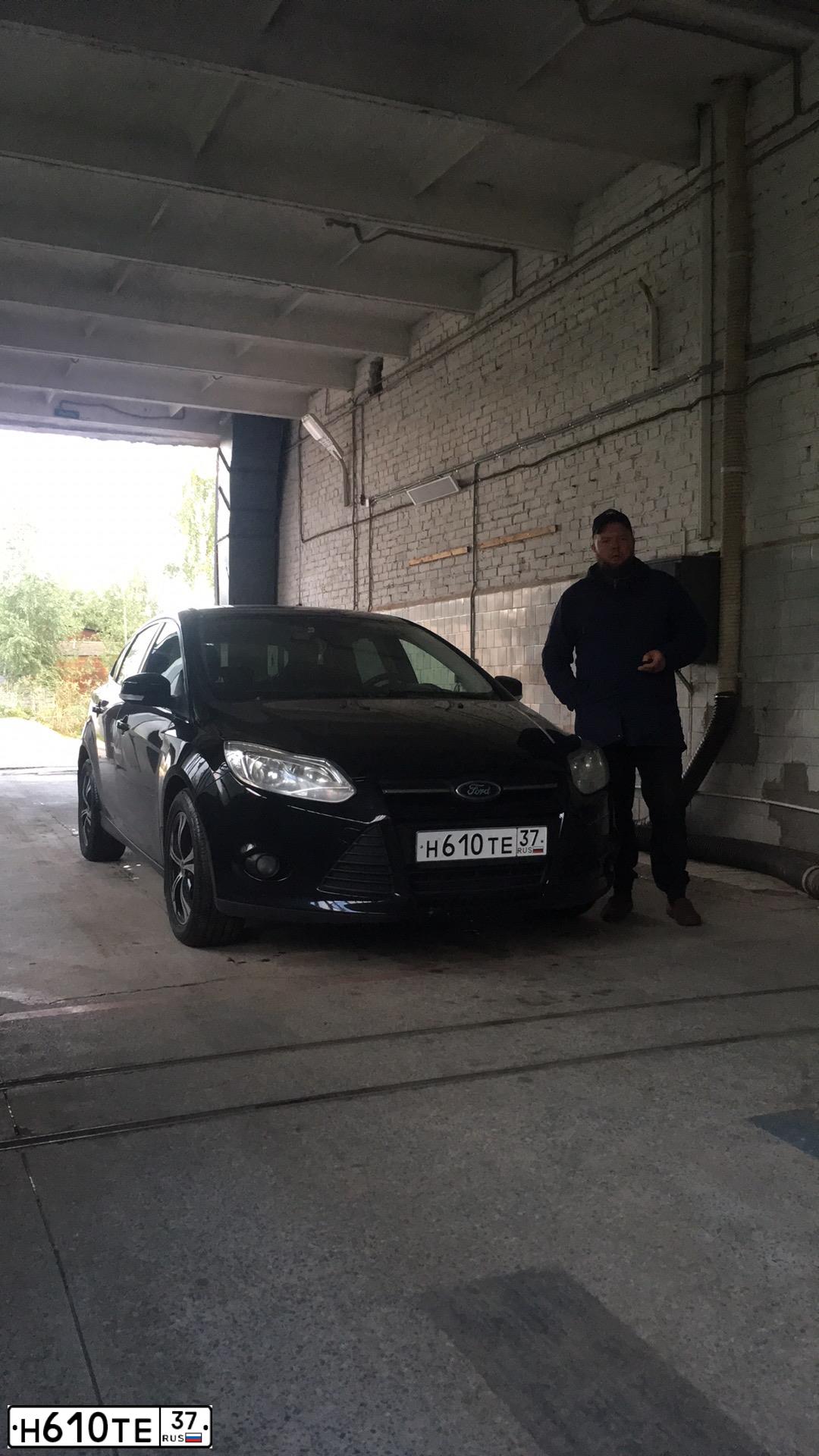 Фото автомобиля FORD FOCUS, 2011 — госномер Н610ТЕ37. Цвет: ЧЕРНЫЙ