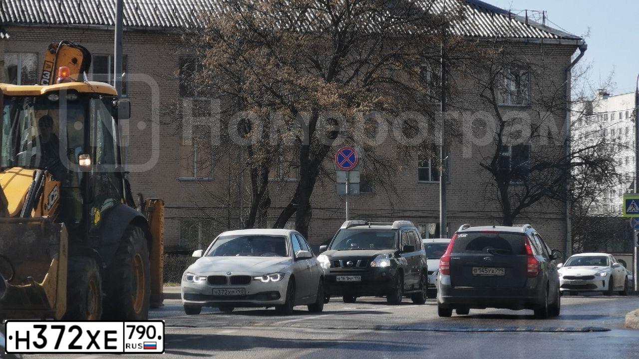 Фото автомобиля HYUNDAI SOLARIS, 2012 — госномер Н372ХЕ790. Цвет: БЕЖЕВО-СЕРЫЙ