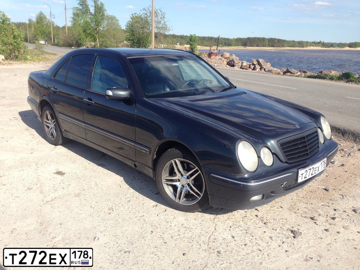 Фото автомобиля MERCEDES E-KLASSE, 2000 — госномер Т272ЕХ178. Цвет: ТЕМНО-СИНИЙ