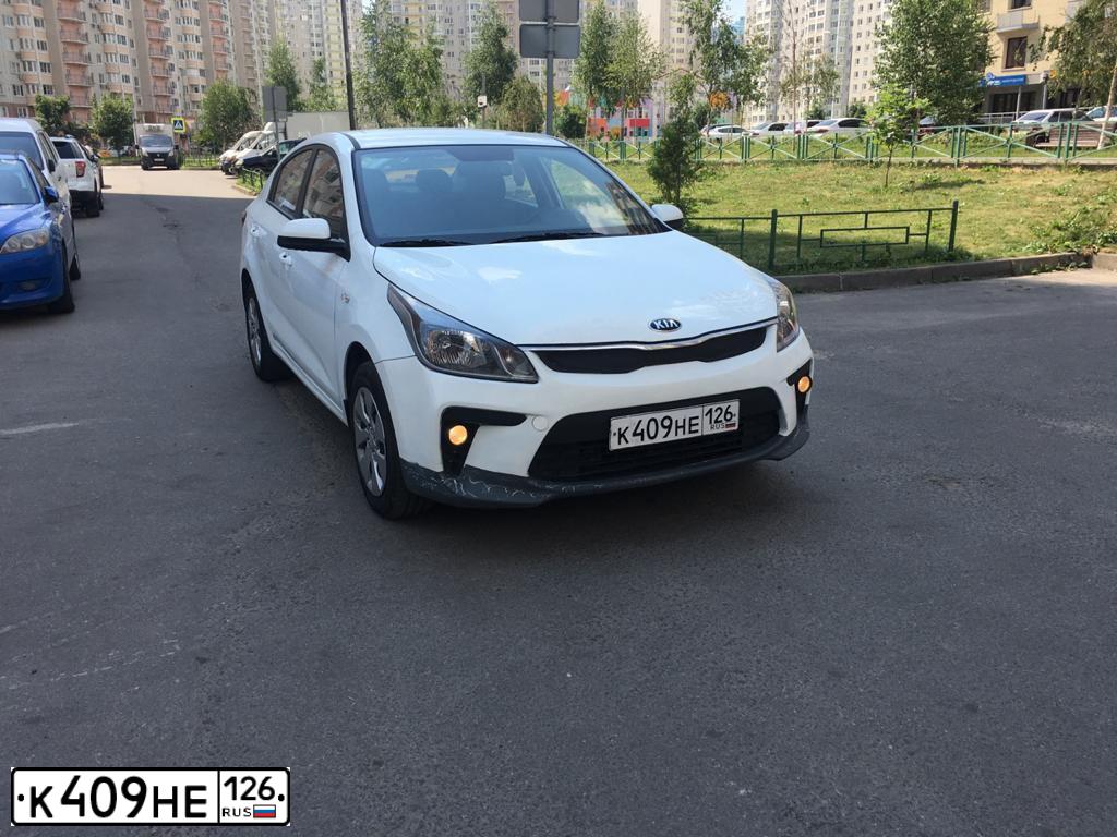 Фото автомобиля KIA RIO, 2019 — госномер О715НА193. Цвет: БЕЛЫЙ