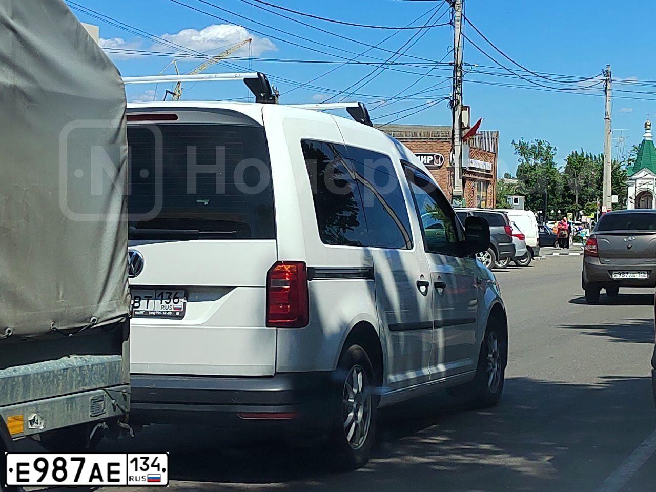 Фото автомобиля CHEVROLET NIVA, 2017 — госномер М045ХН134. Цвет: ЯРКО-БЕЛЫЙ
