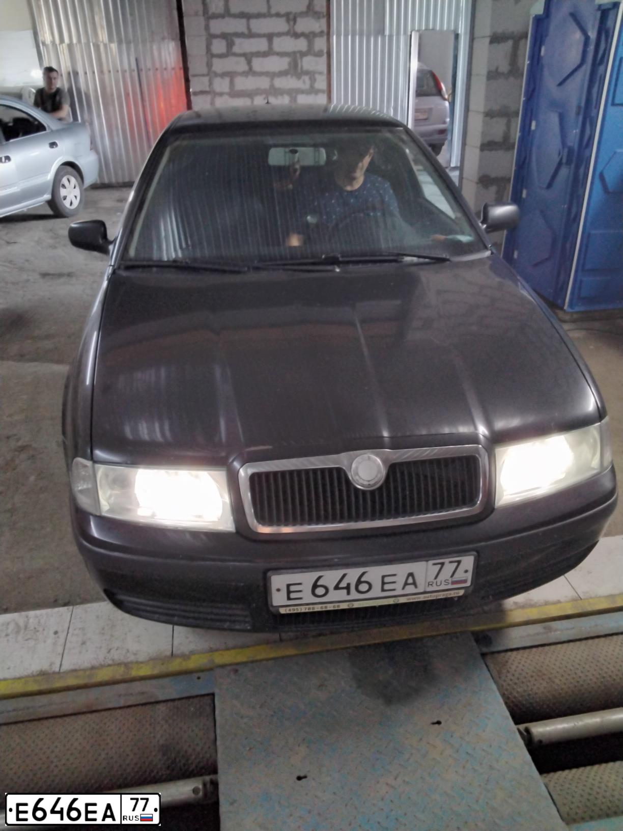 Фото автомобиля ШКОДА OCTAVIA, 2007 — госномер С931КТ977. Цвет: ЧЕРНЫЙ