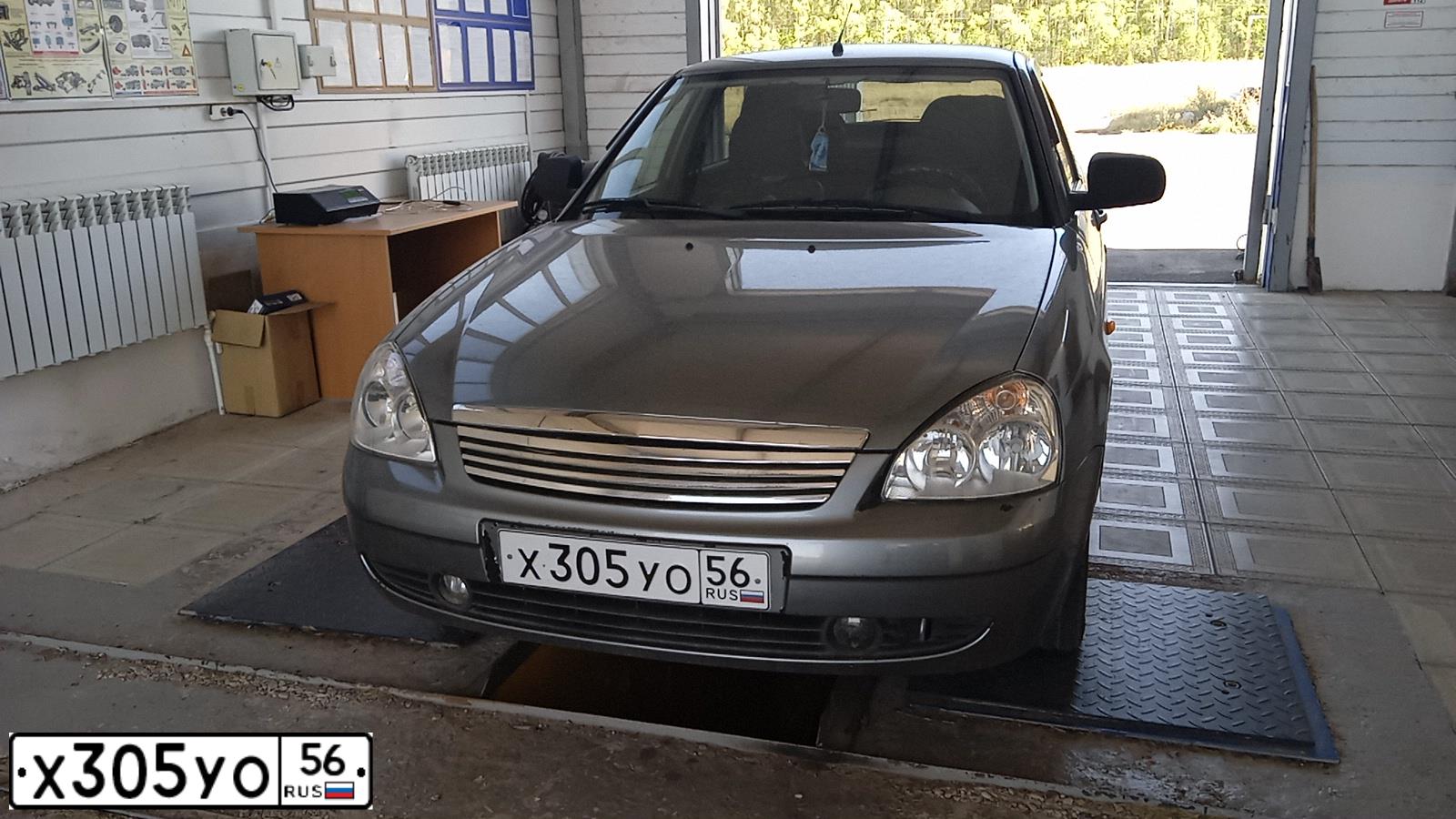 Фото автомобиля LADA 2172 PRIORA, 2010 — госномер Х305УО56. Цвет: средний серо-зеленый металлик