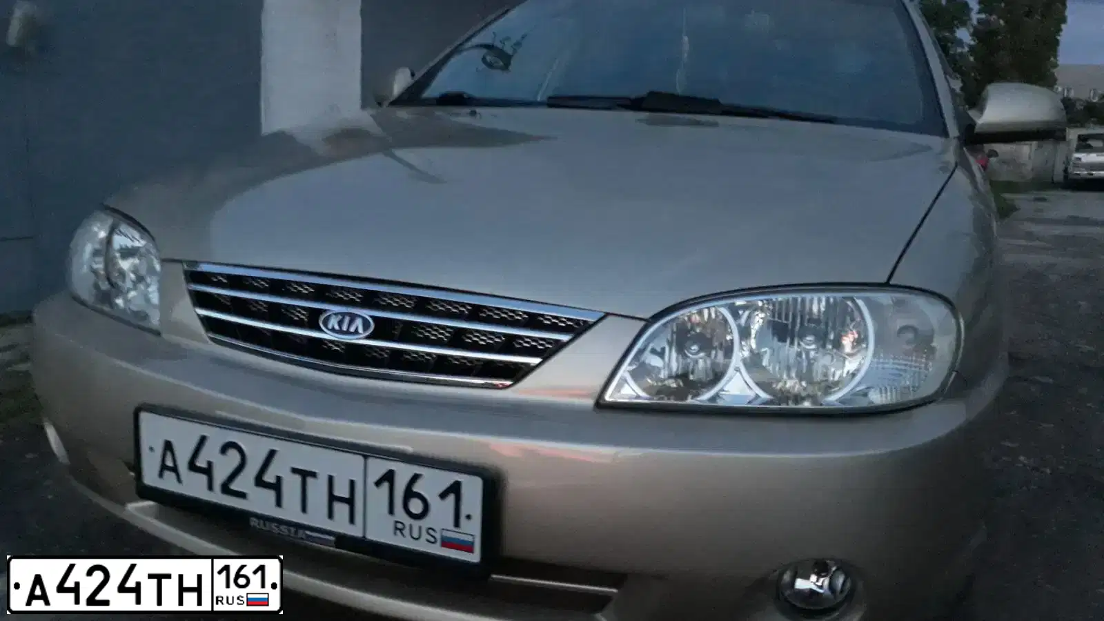 Фото автомобиля KIA SPECTRA, 2008 — госномер М977РМ761. Цвет: Золотисто-бежевый