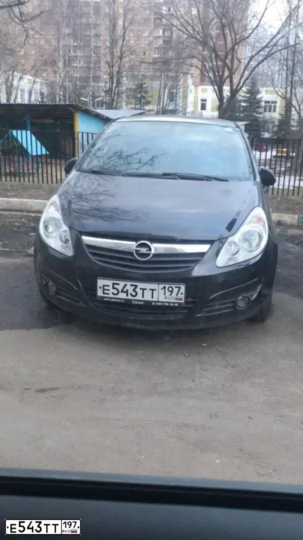 Фото автомобиля OPEL CORSA, 2007 — госномер Е543ТТ197. Цвет: ЧЕРНЫЙ