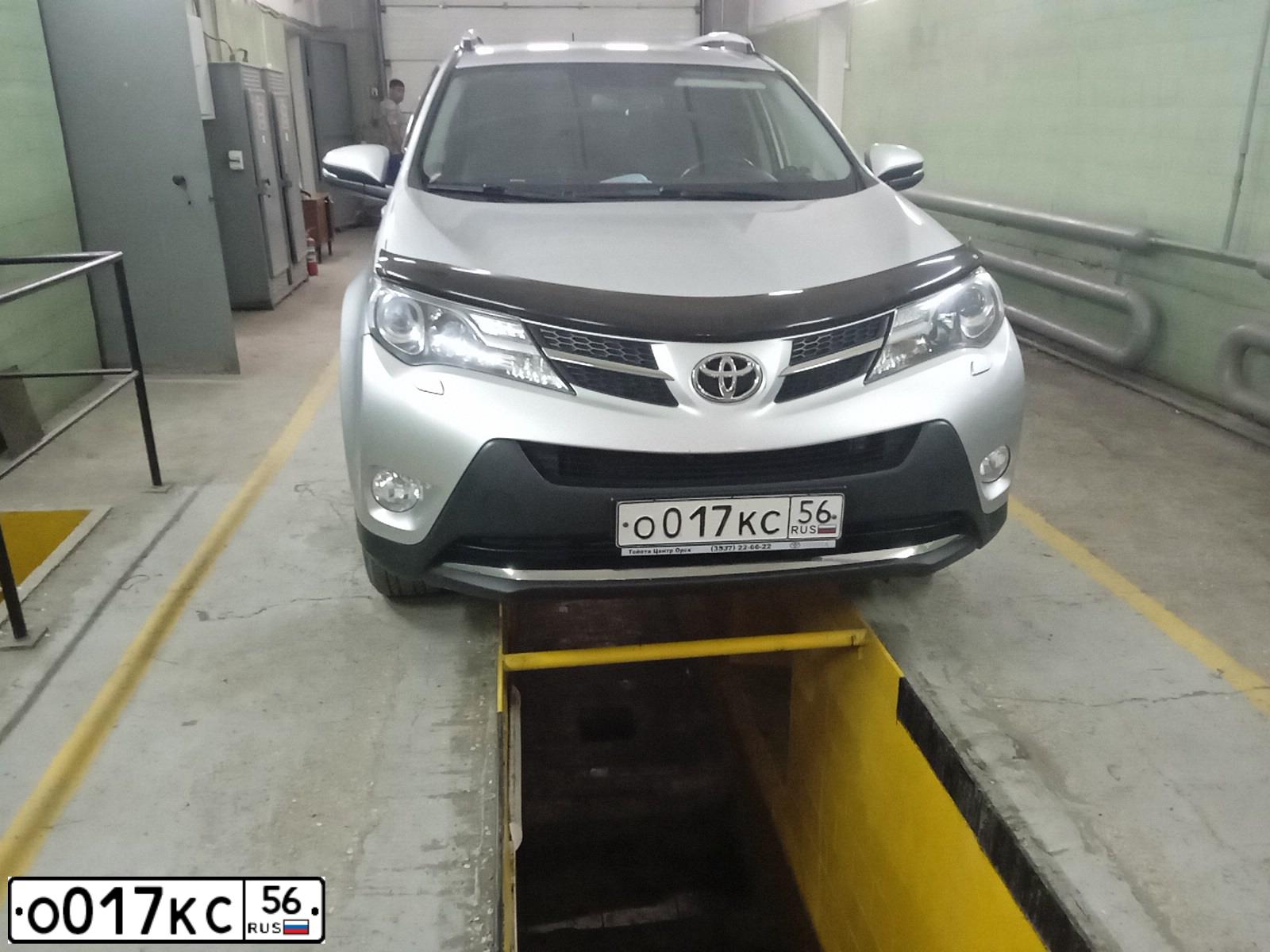 Фото автомобиля TOYOTA RAV4, 2013 — госномер О017КС56. Цвет: Серебристый