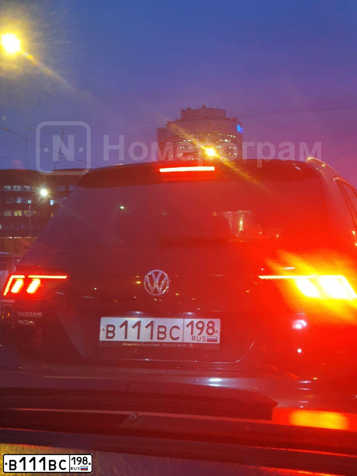 Фото автомобиля VOLKSWAGEN TIGUAN, 2018 — госномер В111ВС198. Цвет: ЧЕРНЫЙ