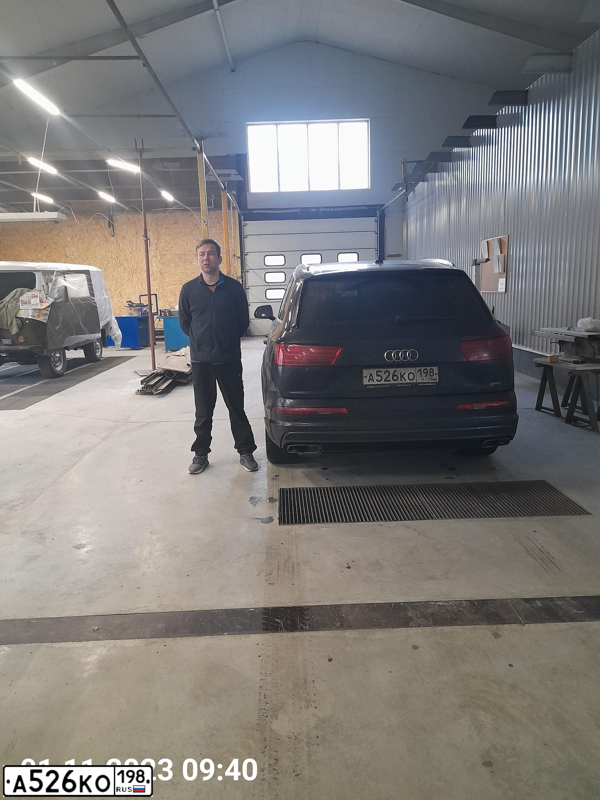 Фото автомобиля AUDI Q7, 2017 — госномер К048УХ147. Цвет: Темно-синий