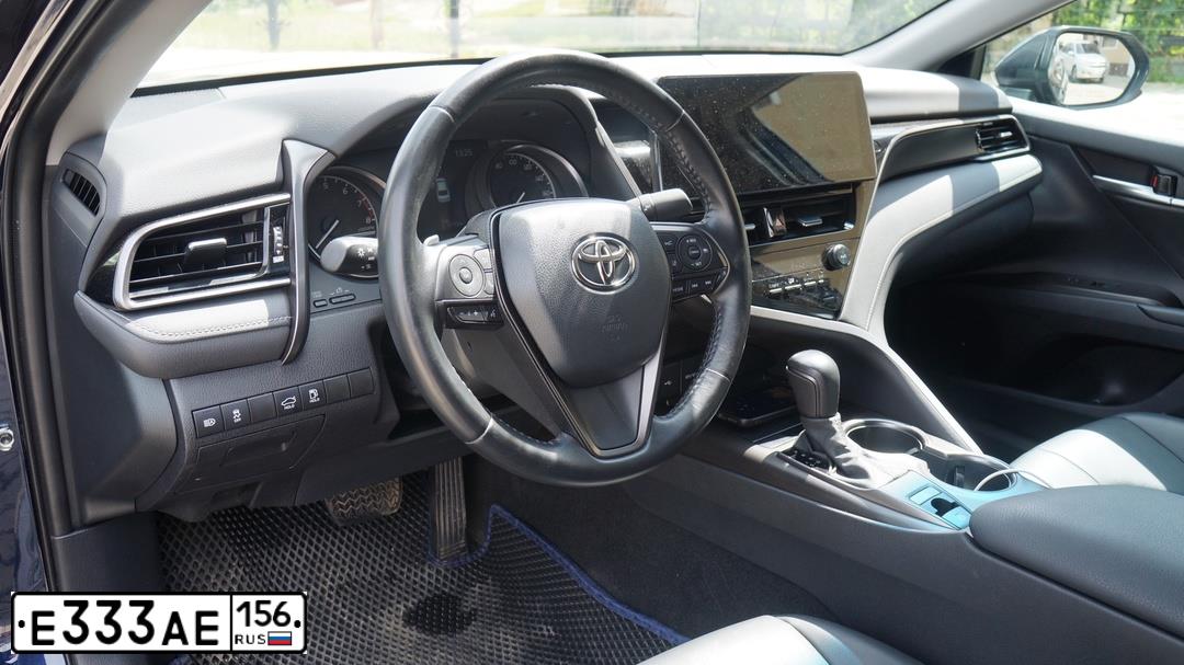 Фото автомобиля TOYOTA CAMRY, 2021 — госномер Р559ОМ159. Цвет: синий