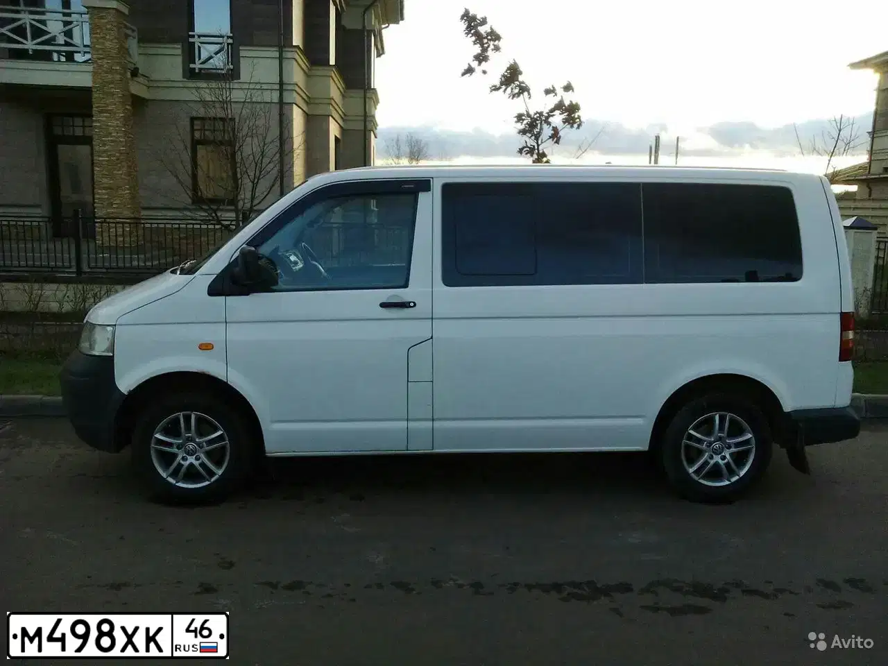 Фото автомобиля VOLKSWAGEN TRANSPORTER, 2004 — госномер С129ОУ761. Цвет: Белый