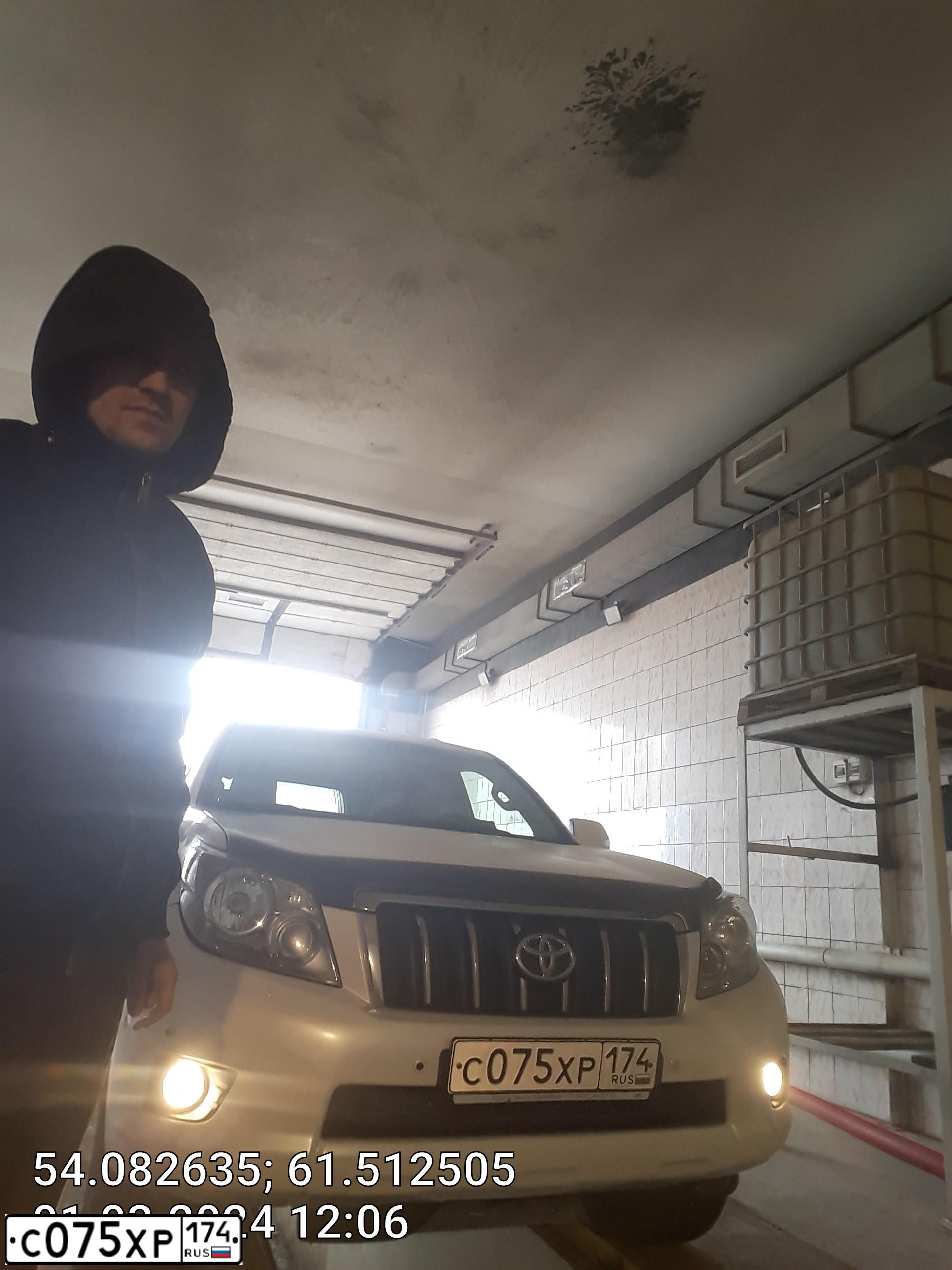 Фото автомобиля TOYOTA LANDCRUISER, 2009 — госномер С075ХР174. Цвет: Белый