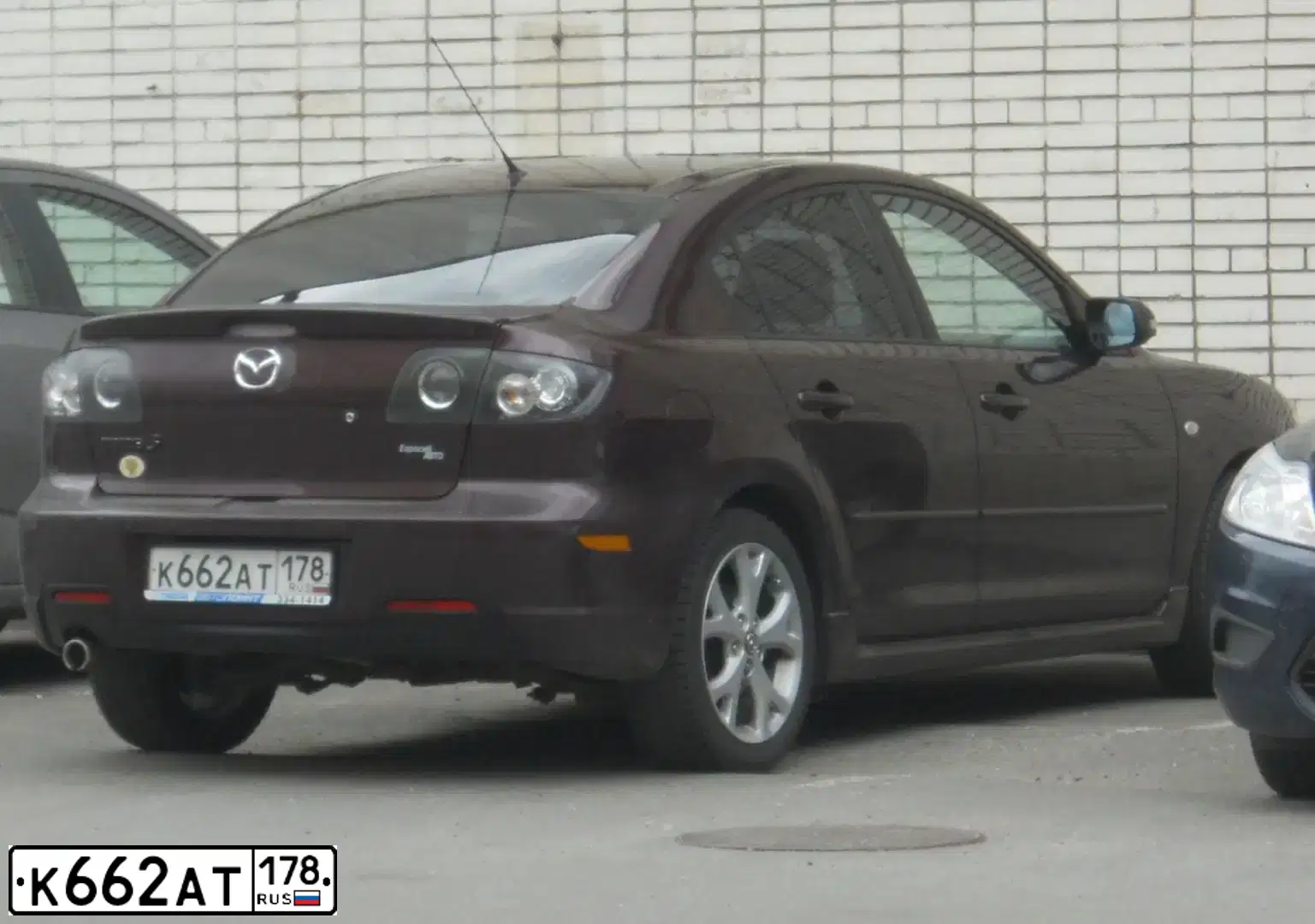 Фото автомобиля MAZDA 3, 2007 — госномер Р726ОА797. Цвет: ТЕМНО-ВИШНЕВЫЙ