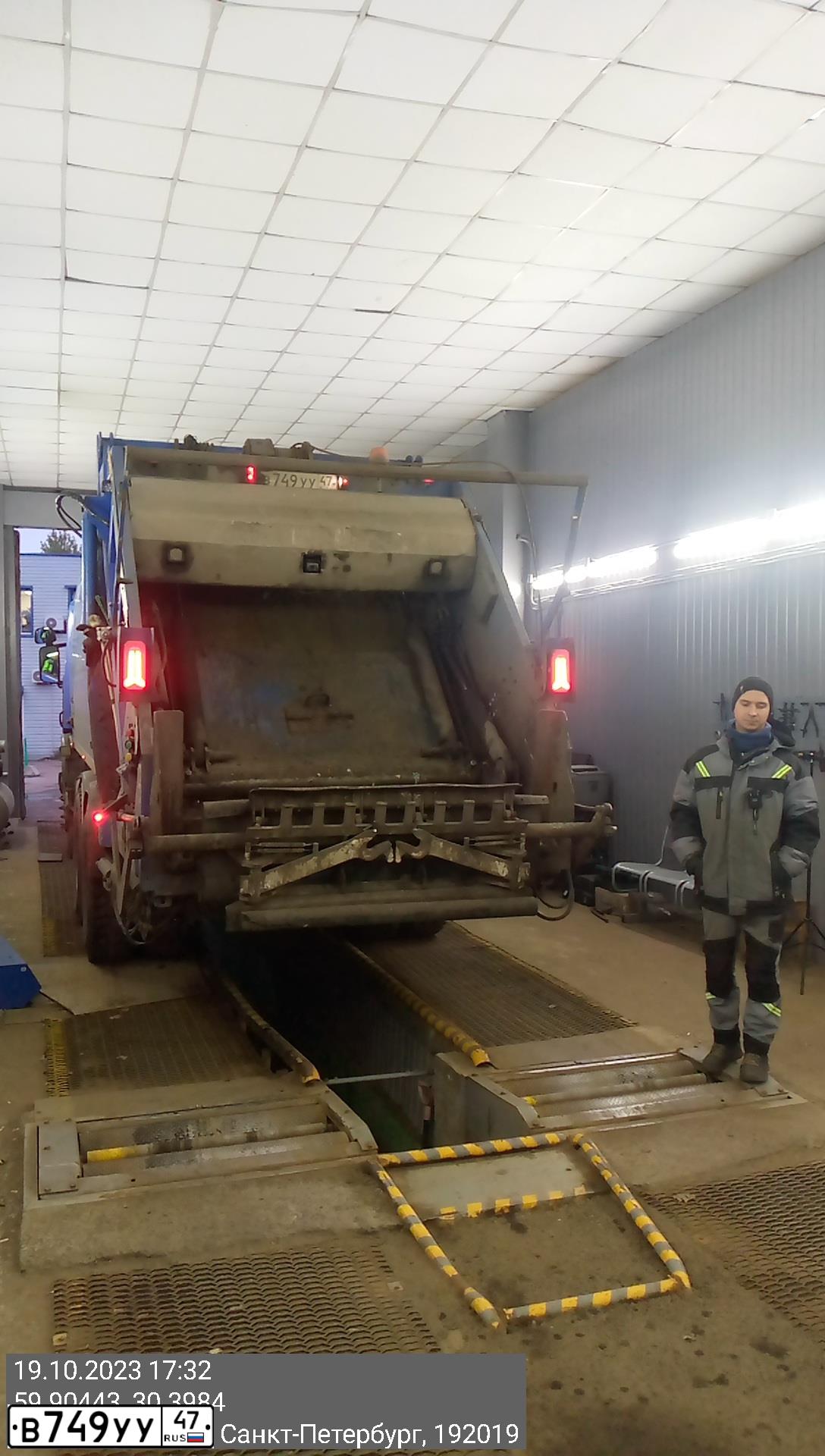 Фото автомобиля SCANIA SERIE P /6X4/, 2014 — госномер В749УУ47. Цвет: синий