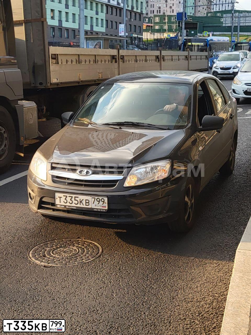 Фото автомобиля LADA 2191 GRANTA, 2018 — госномер Т335КВ799. Цвет: ЧЕРНЫЙ