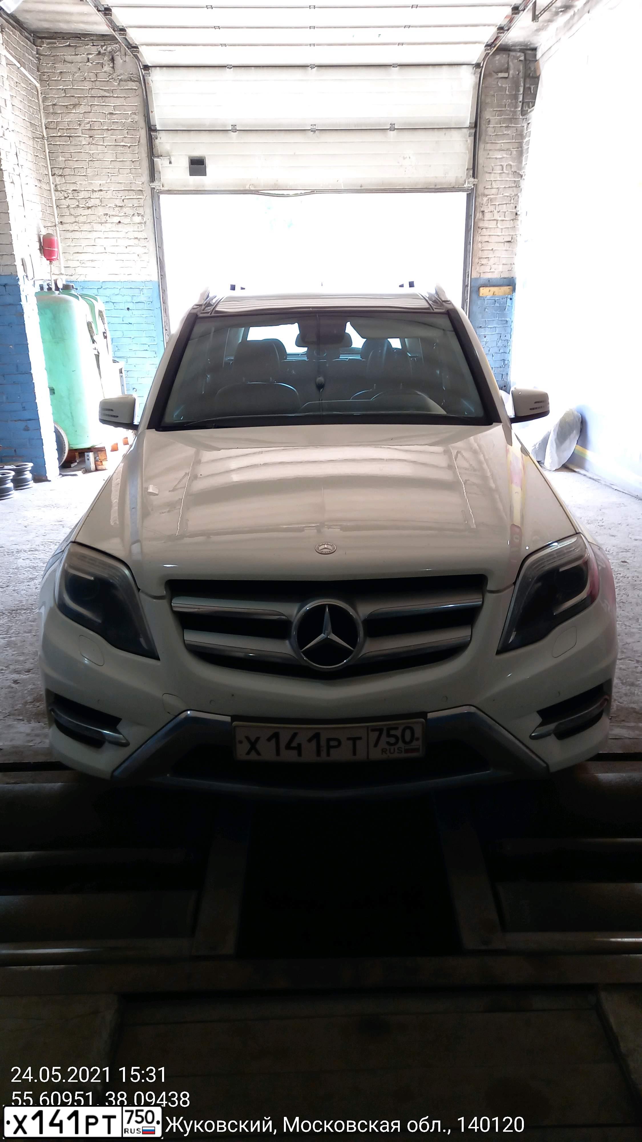 Фото автомобиля MERCEDES GLK-KLASSE, 2013 — госномер Х141РТ750. Цвет: Белый