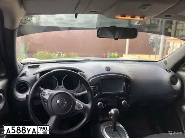 Фото автомобиля NISSAN JUKE, 2012 — госномер С250МА977. Цвет: Белый