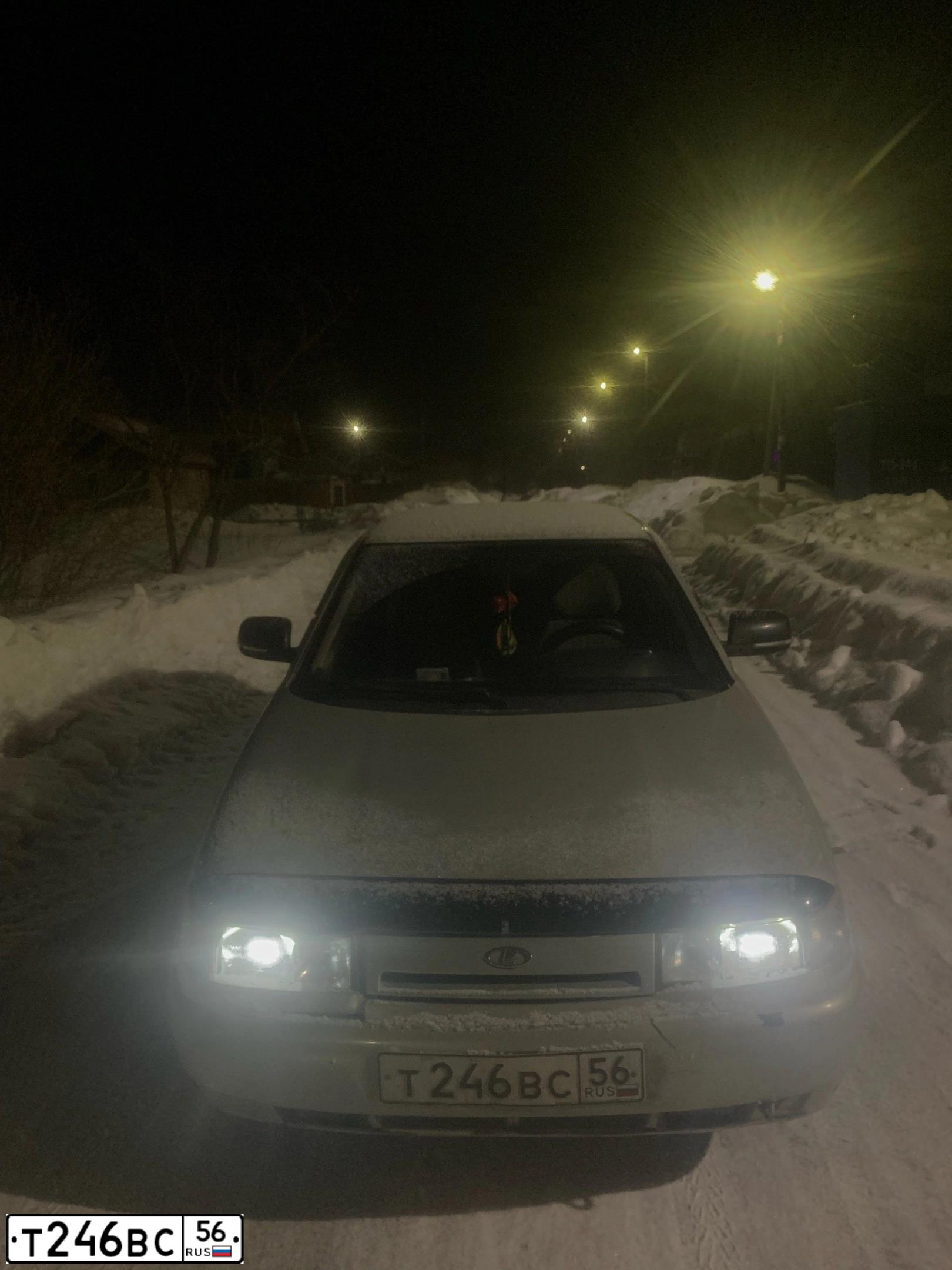 Фото автомобиля LADA 2112, 2004 — госномер М808НТ763. Цвет: МОЛОЧНО-БЕЛЫЙ СЕРЕБРИСТЫЙ
