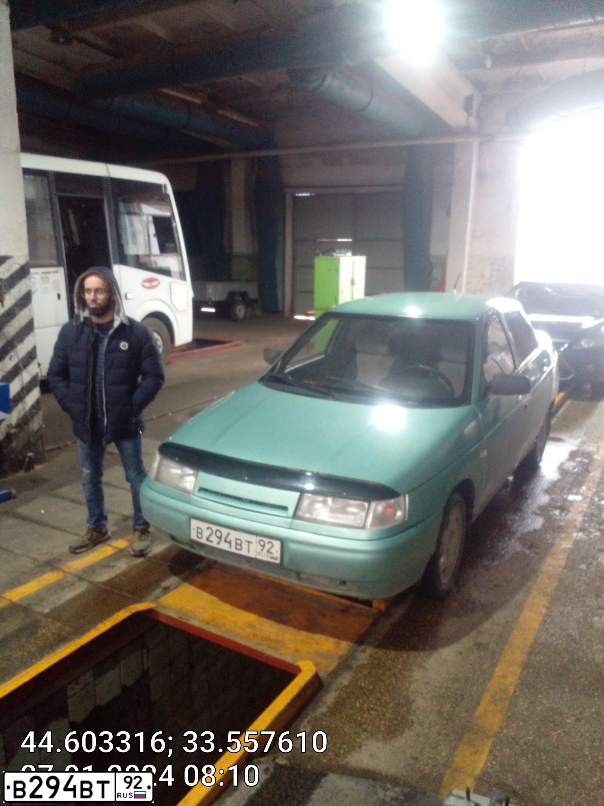 Фото автомобиля LADA 2110, 2002 — госномер В294ВТ92. Цвет: СВЕТЛО ЗЕЛЕНЫЙ