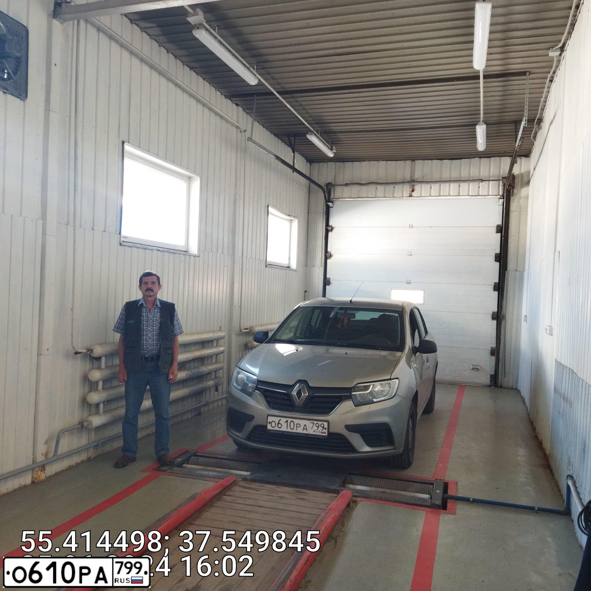Фото автомобиля RENAULT T LOGAN, 2019 — госномер Т745АУ154. Цвет: БЕЖЕВЫЙ