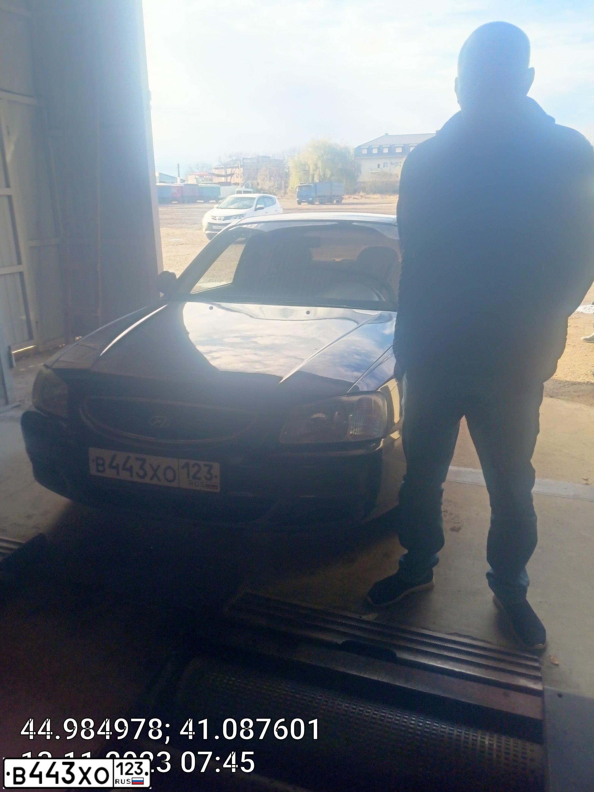 Фото автомобиля TAGAZ Z ACCENT, 2008 — госномер Е529ЕС199. Цвет: ЧЕРНЫЙ