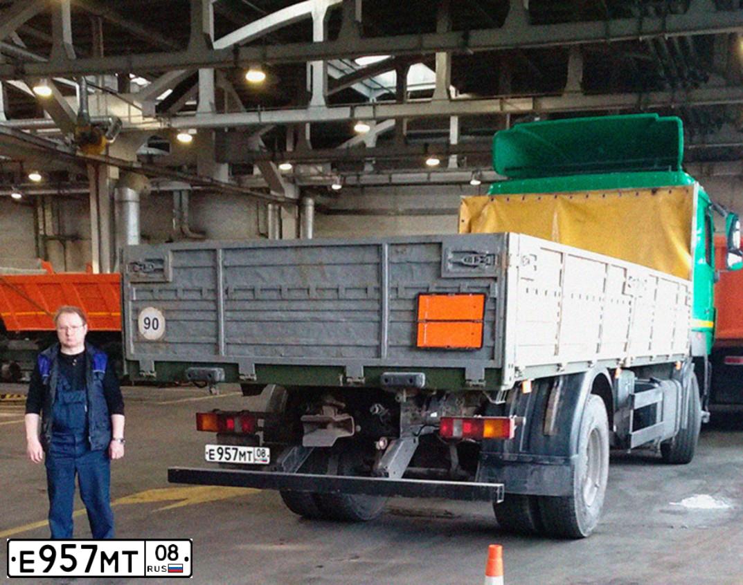 Фото автомобиля MAZ 5340 /4X2/, 2013 — госномер Е957МТ08. Цвет: ЗЕЛЕНЫЙ