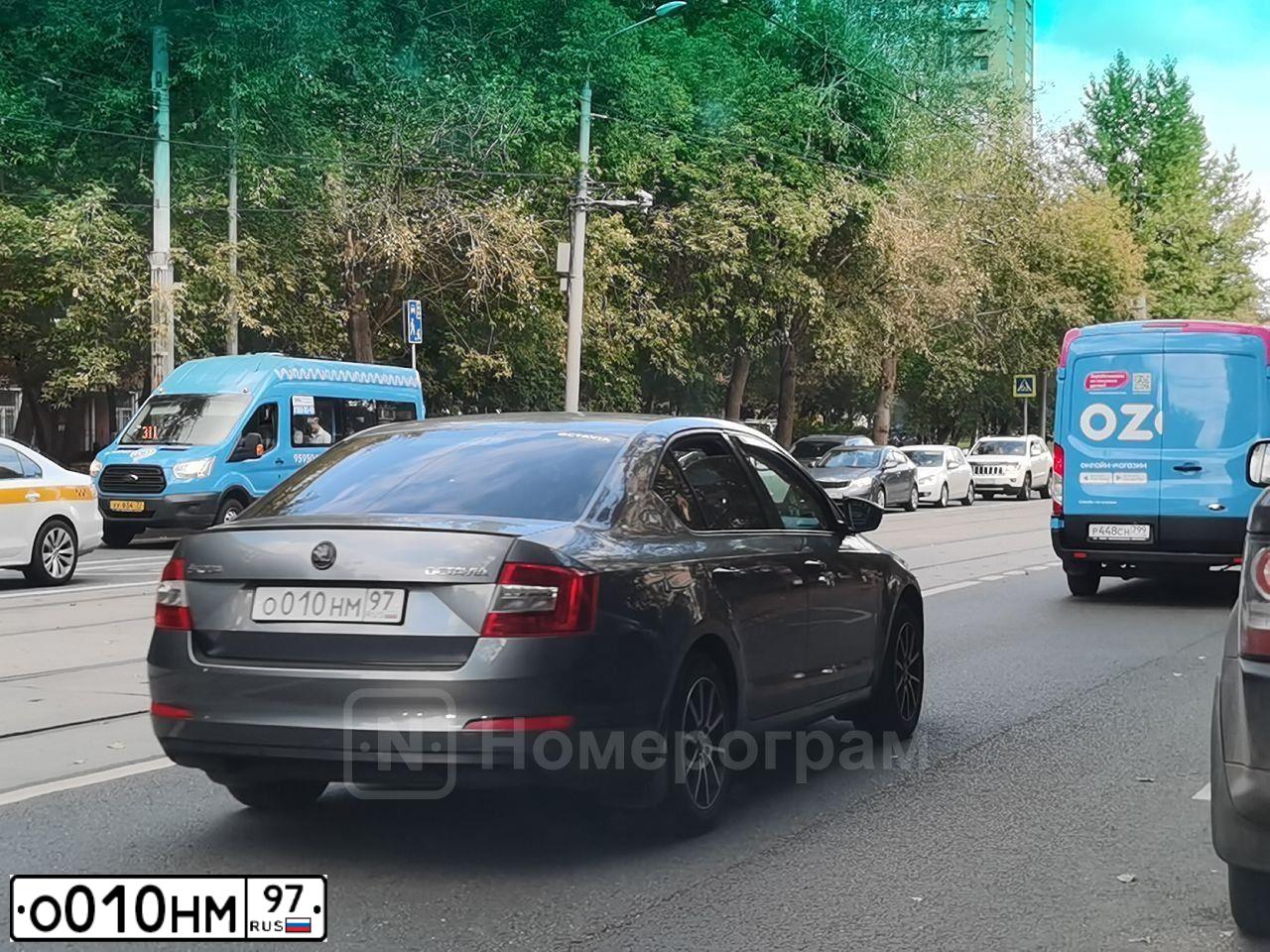 Фото автомобиля MITSUBISHI LANCER, 2006 — госномер Н010МУ47. Цвет: ЧЕРНЫЙ