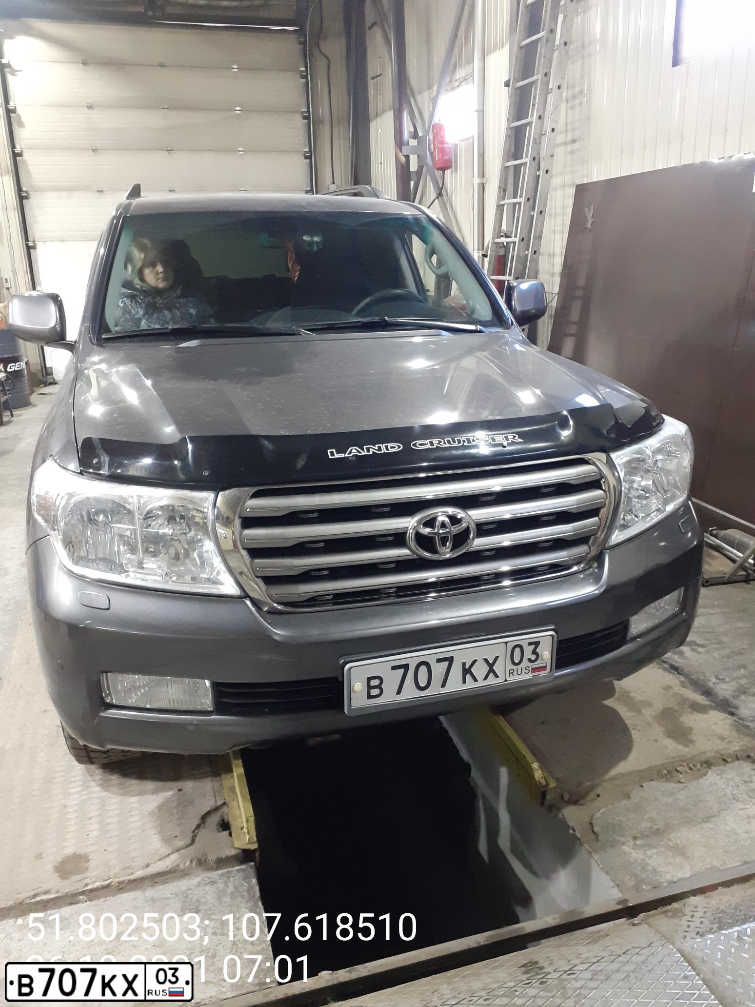 Фото автомобиля TOYOTA LAND CRUISER 200, 2010 — госномер В494ВС180