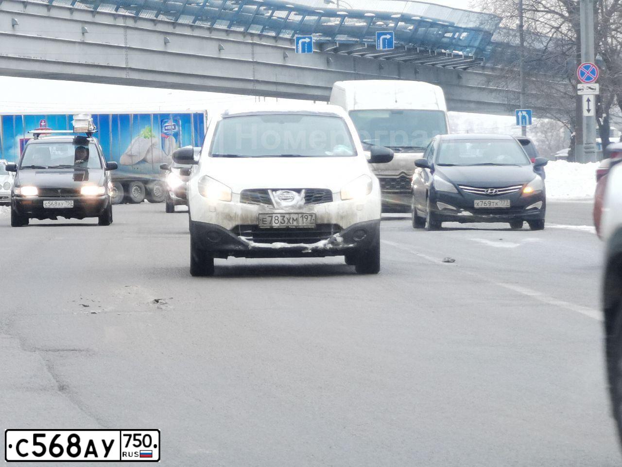 Фото автомобиля MITSUBISHI SPACE RUNNER, 1993 — госномер У360ХА799. Цвет: ЧЕРНЫЙ