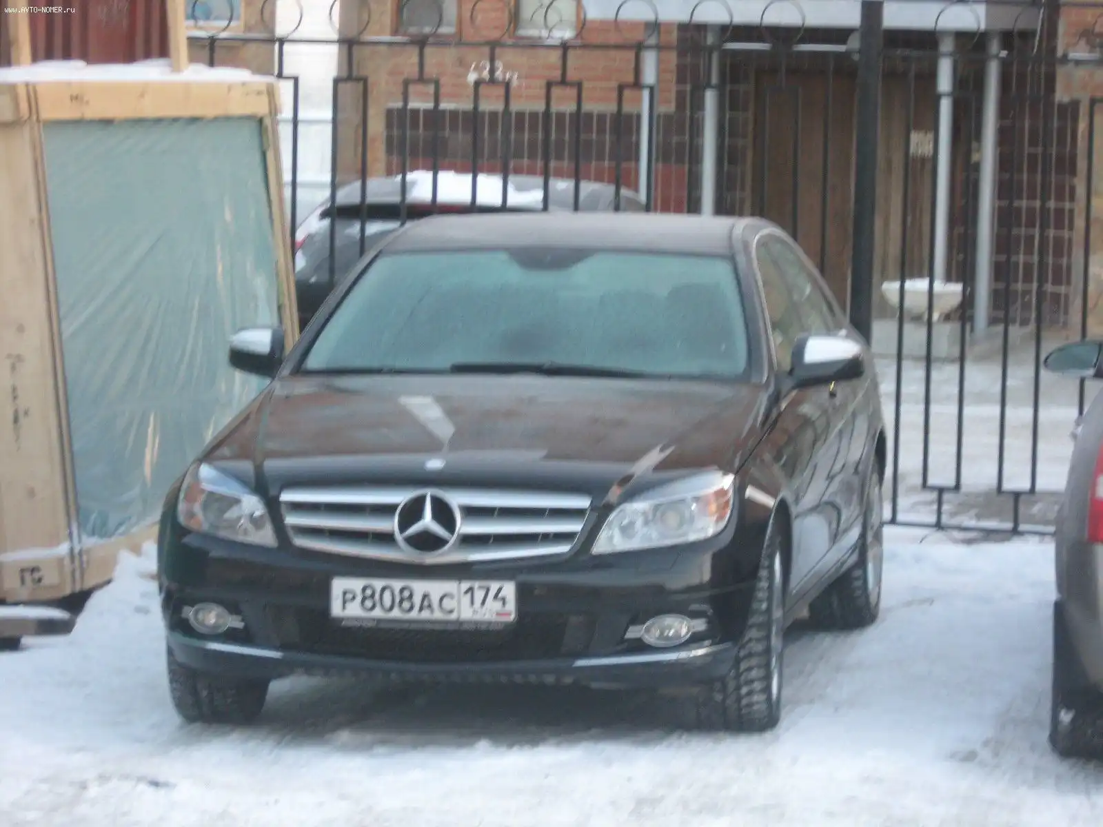 Фото автомобиля MERCEDES-BENZ C200, 2007 — госномер У395НТ30. Цвет: ЧЕРНЫЙ